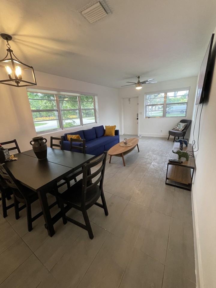 1401 N 16th Ct - Photo 5 of 17