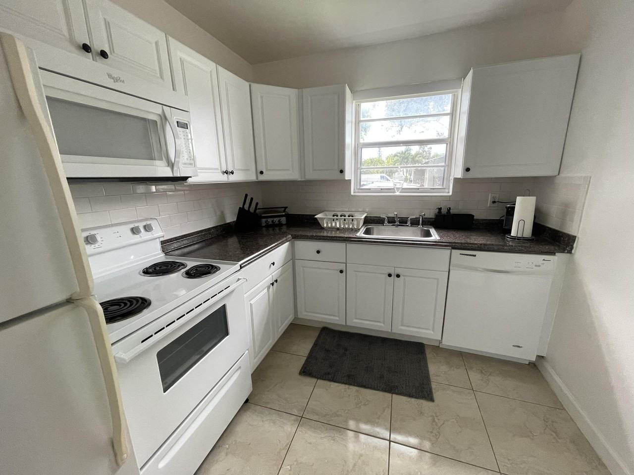 1401 N 16th Ct - Photo 6 of 17