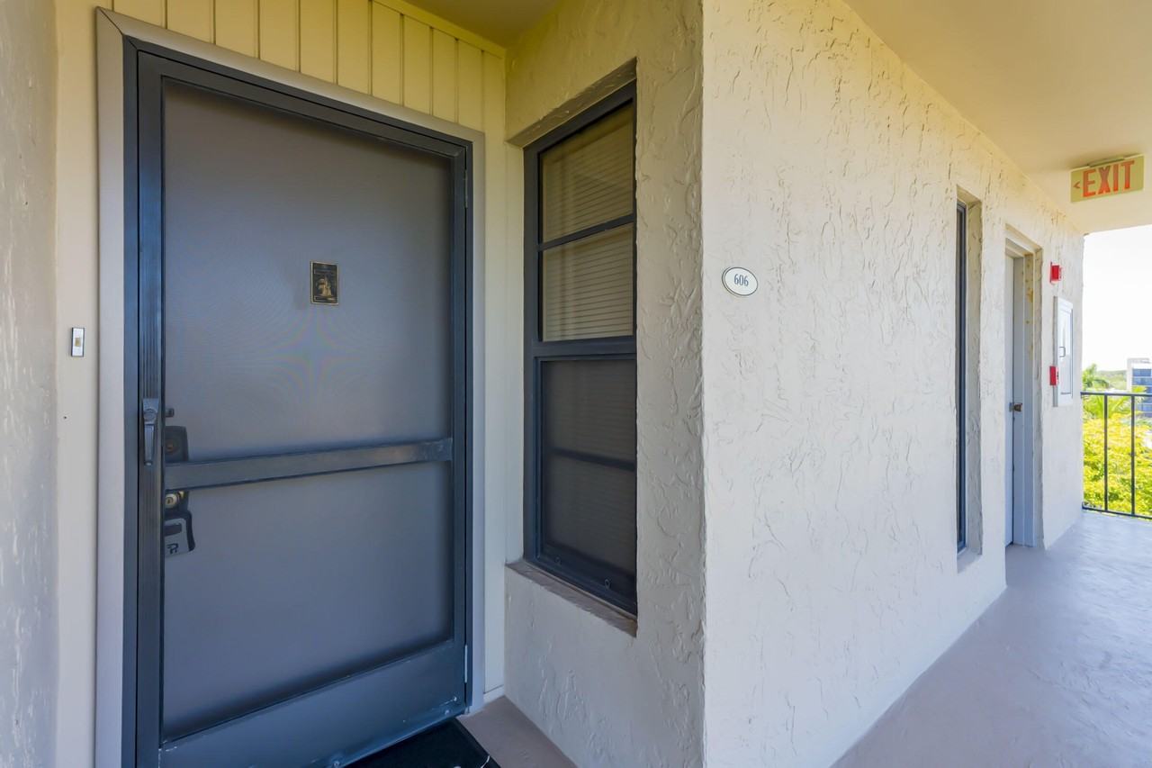 22 Royal Palm Way #606 - Photo 6 of 48