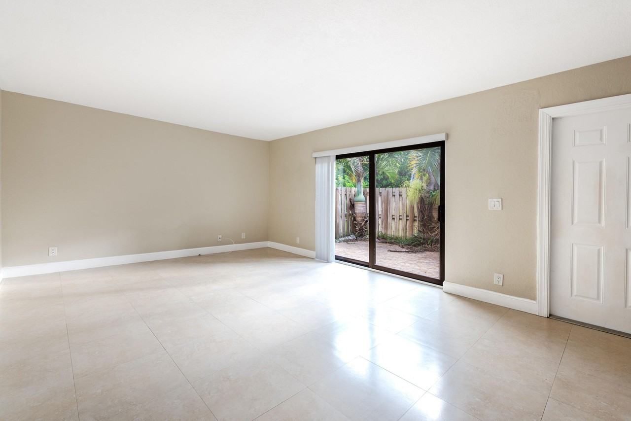 2471 Waterside Dr - Photo 4 of 18