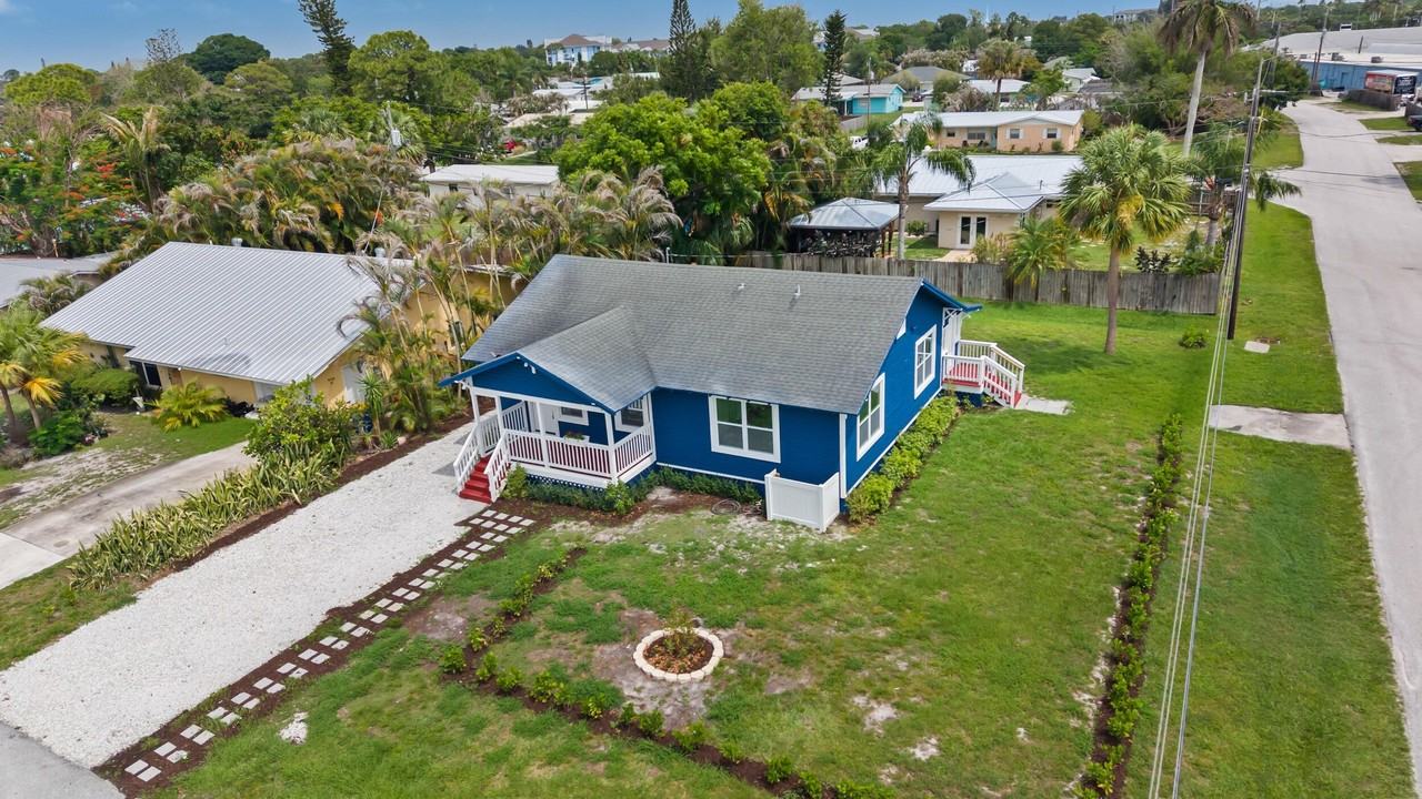 1566 Nw 9th Ave - Photo 5 of 39