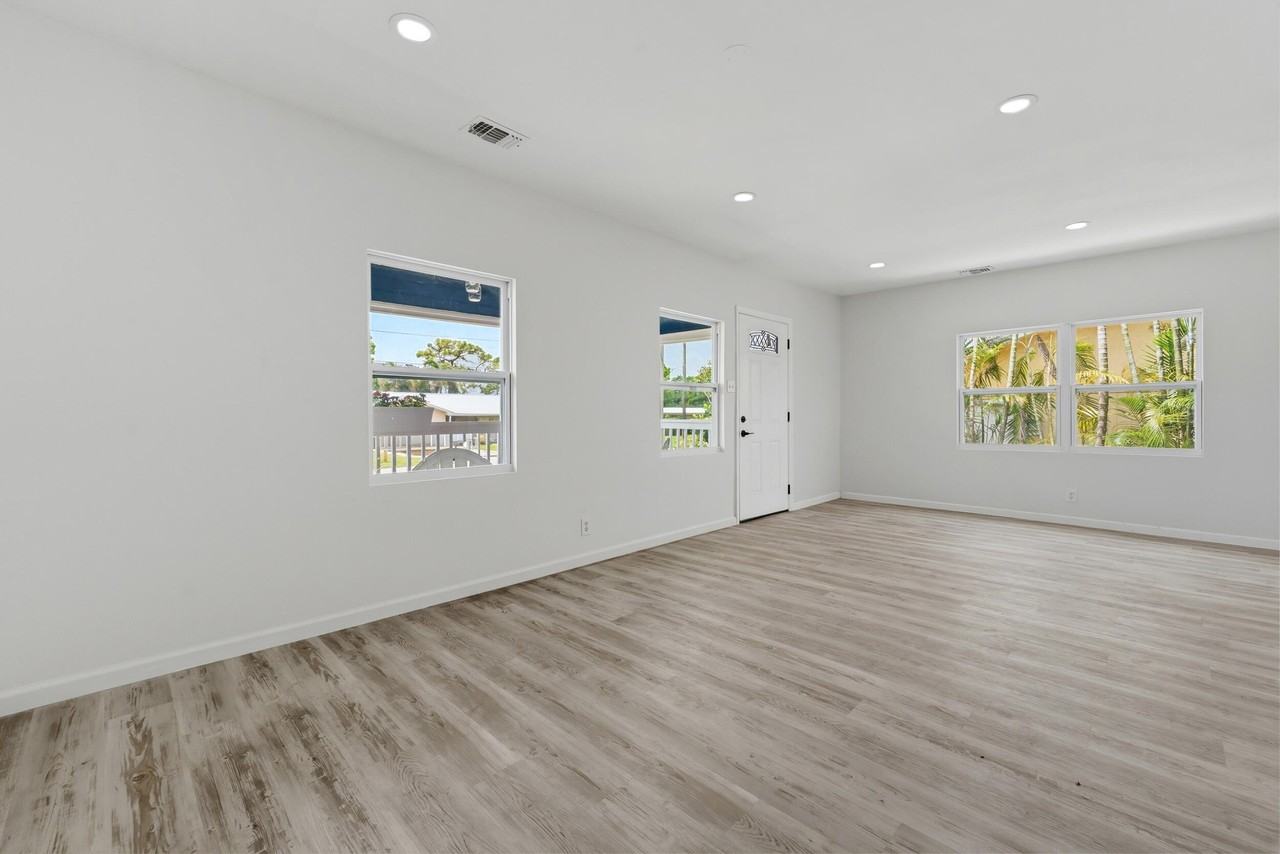 1566 Nw 9th Ave - Photo 6 of 39