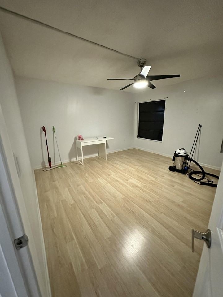 4823 Nw 9th Ave - Photo 3 of 10