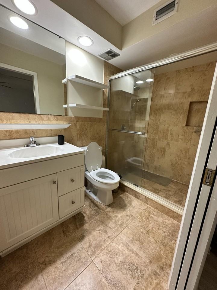 4823 Nw 9th Ave - Photo 5 of 10