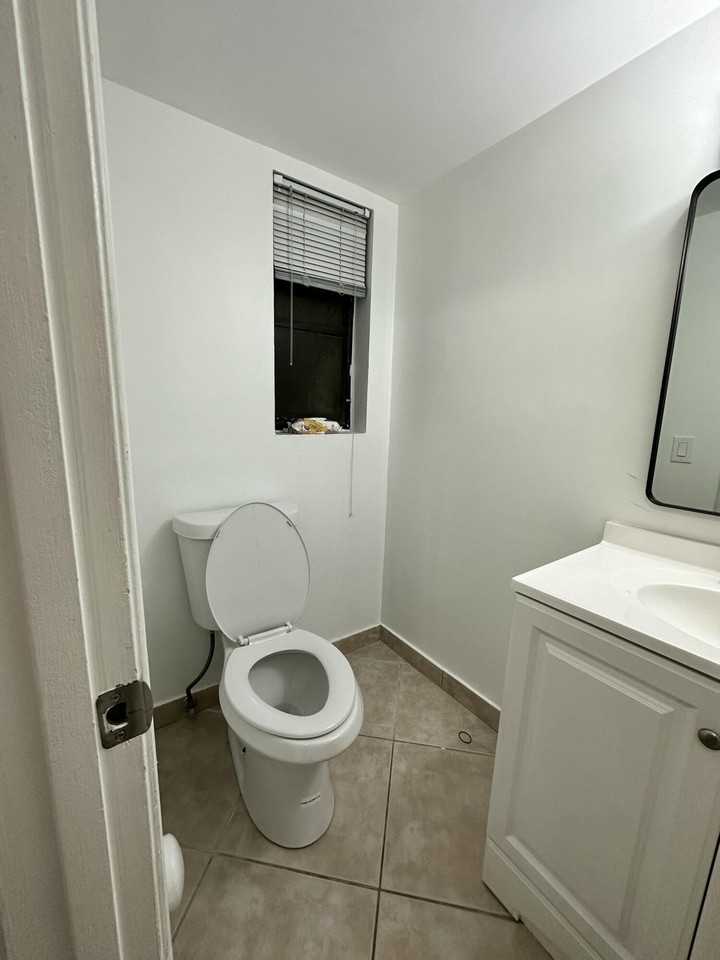 4823 Nw 9th Ave - Photo 7 of 10