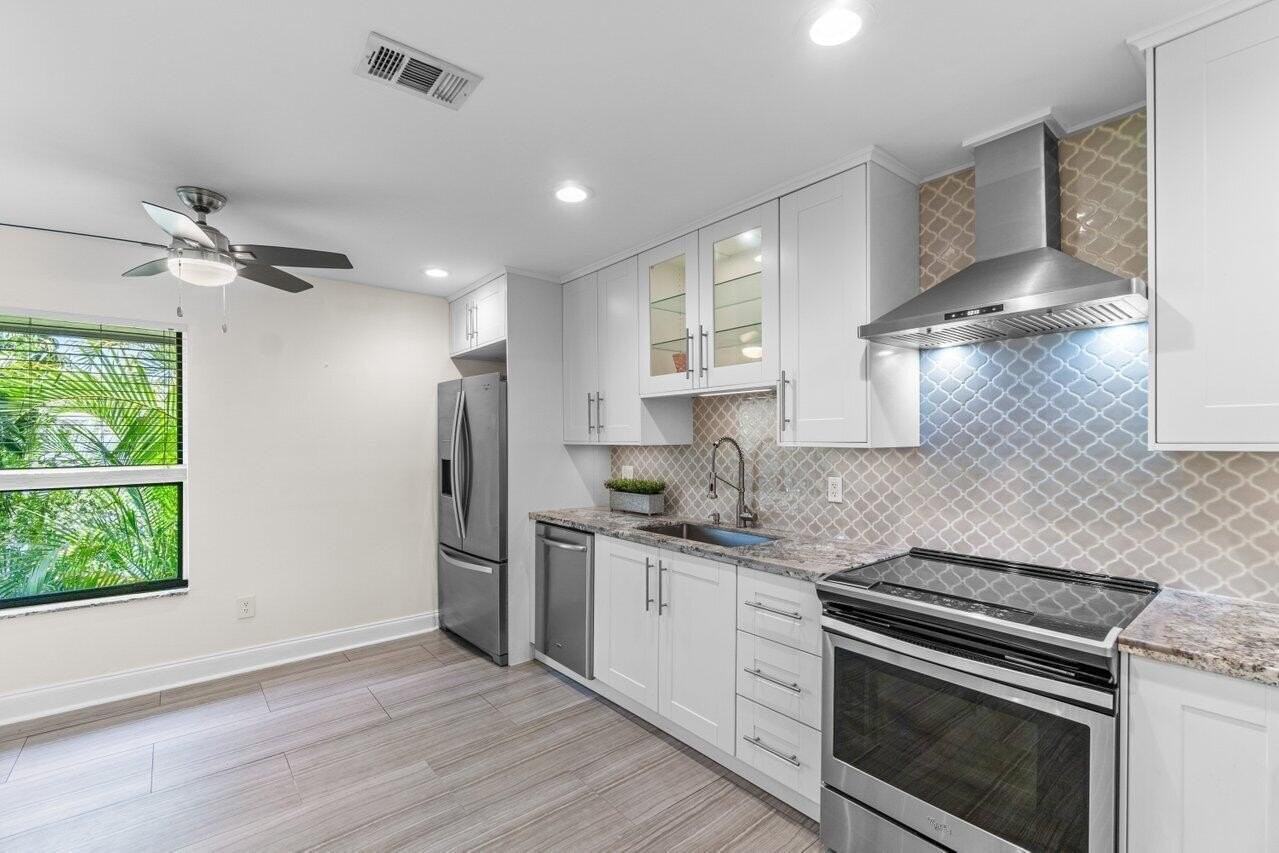 9240 Sabal Ridge Cir #B - Photo 5 of 22