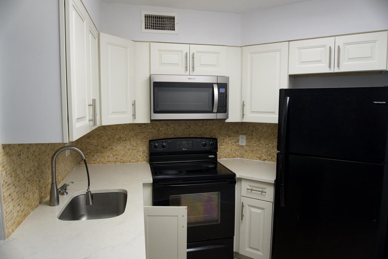 213 Lake Pointe Dr #211 - Photo 6 of 28