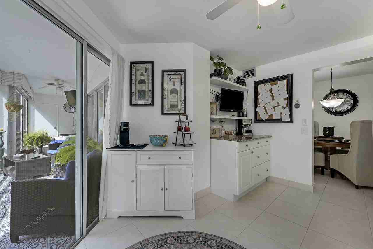 3755 Via Poinciana - Photo 7 of 11