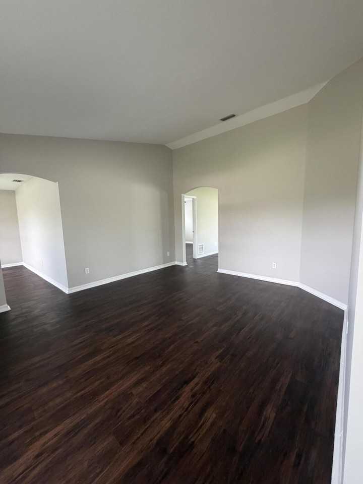 581 Nw Goldcoast Ave - Photo 4 of 19