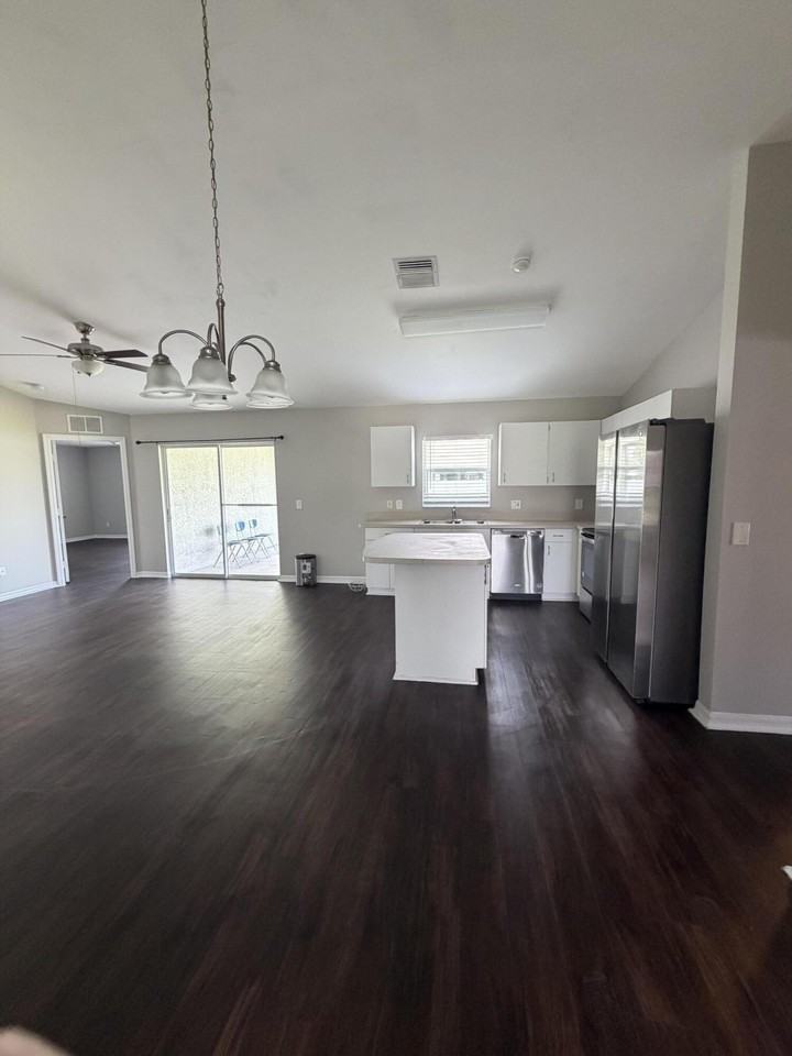 581 Nw Goldcoast Ave - Photo 7 of 19