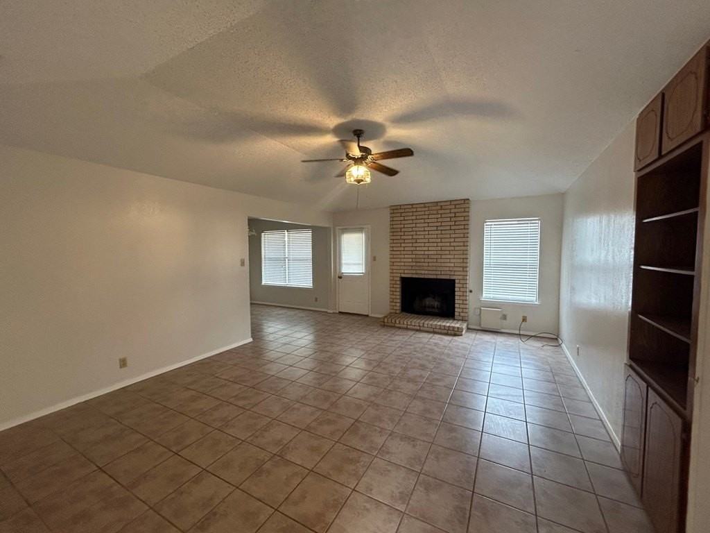 1650 Parkview Dr - Photo 2 of 10