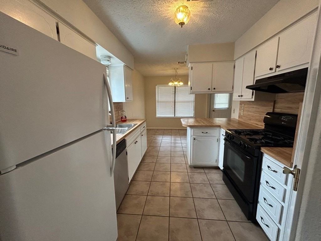 1650 Parkview Dr - Photo 4 of 10