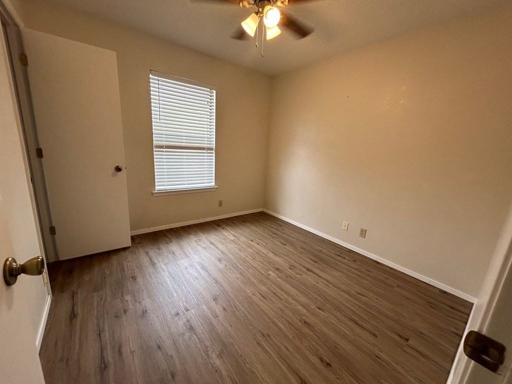 1650 Parkview Dr - Photo 7 of 10