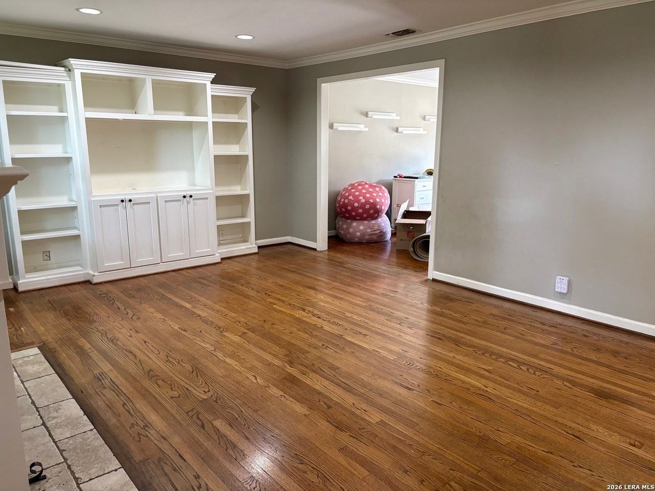 737 Morningside Dr - Photo 5 of 31