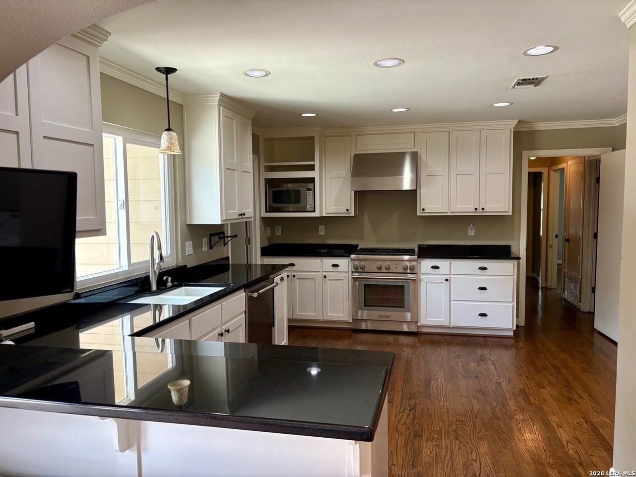 737 Morningside Dr - Photo 6 of 31