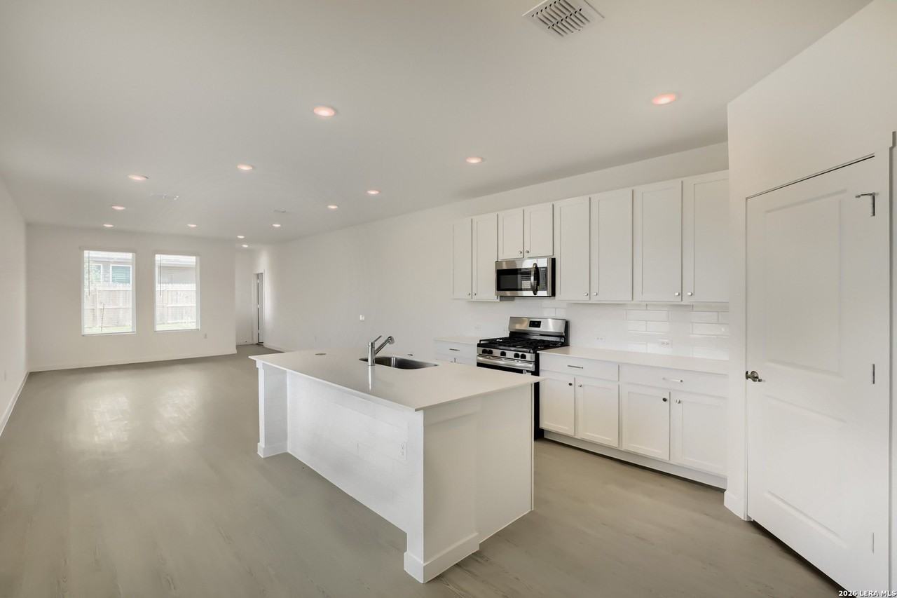 1427 Althea Bnd - Photo 2 of 14