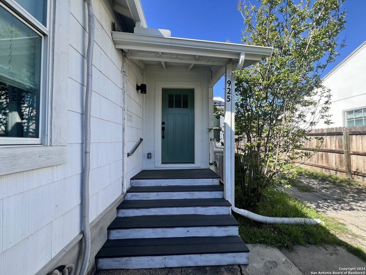 925 Donaldson Ave - Photo 2 of 9