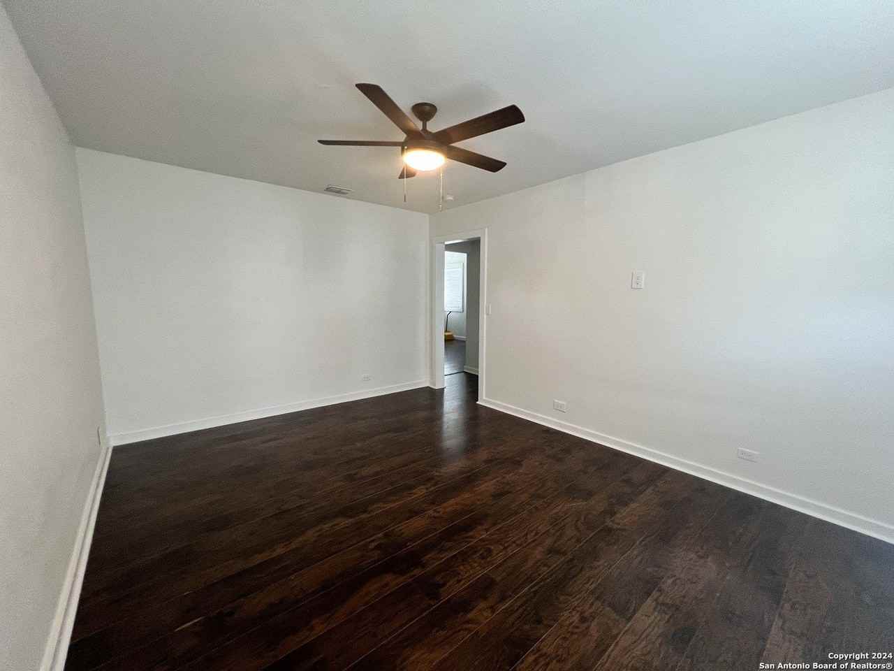 925 Donaldson Ave - Photo 3 of 9
