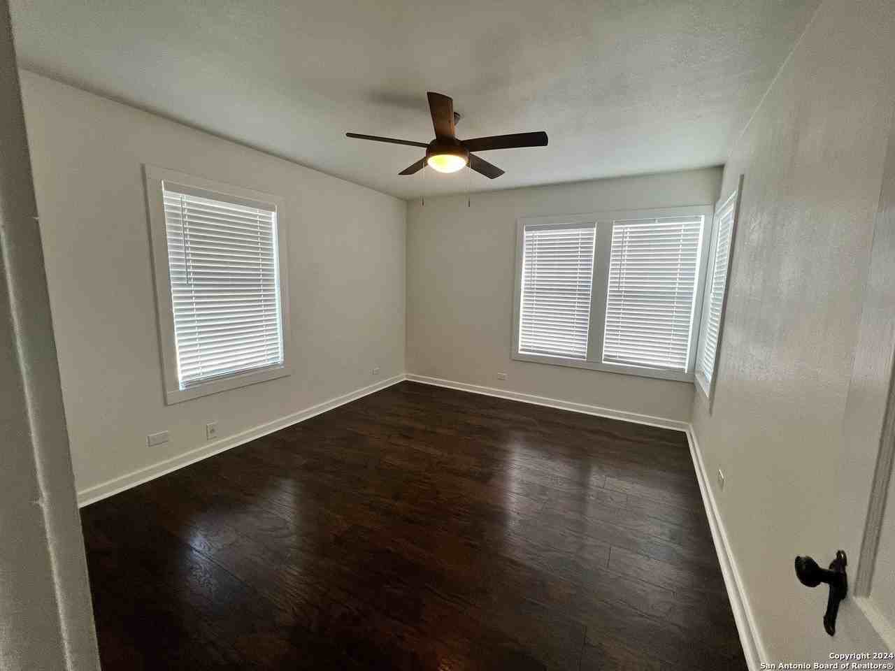 925 Donaldson Ave - Photo 4 of 9