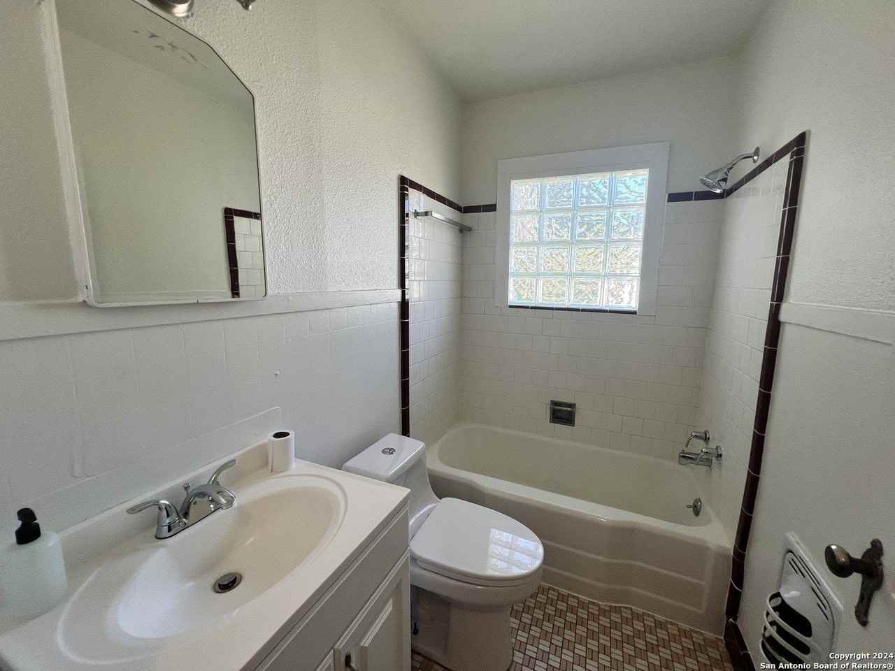 925 Donaldson Ave - Photo 5 of 9