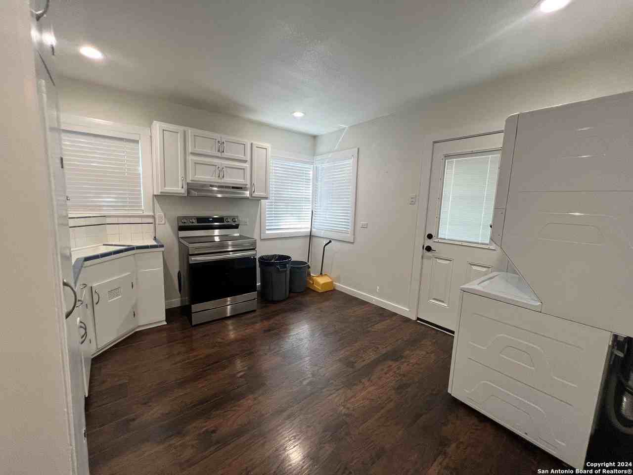 925 Donaldson Ave - Photo 6 of 9