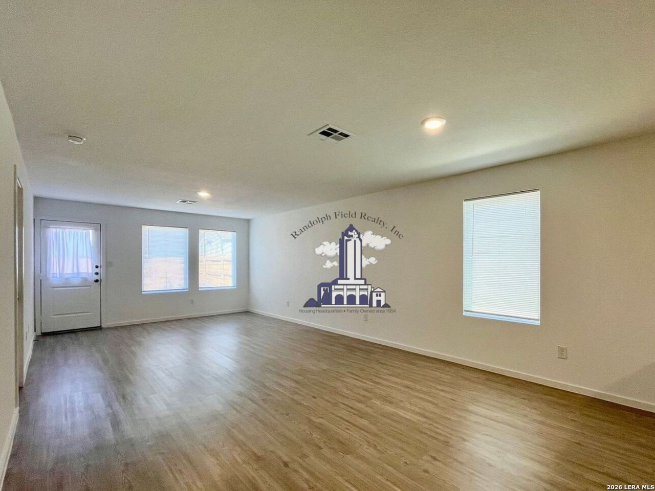 12931 Kathleen St - Photo 2 of 17