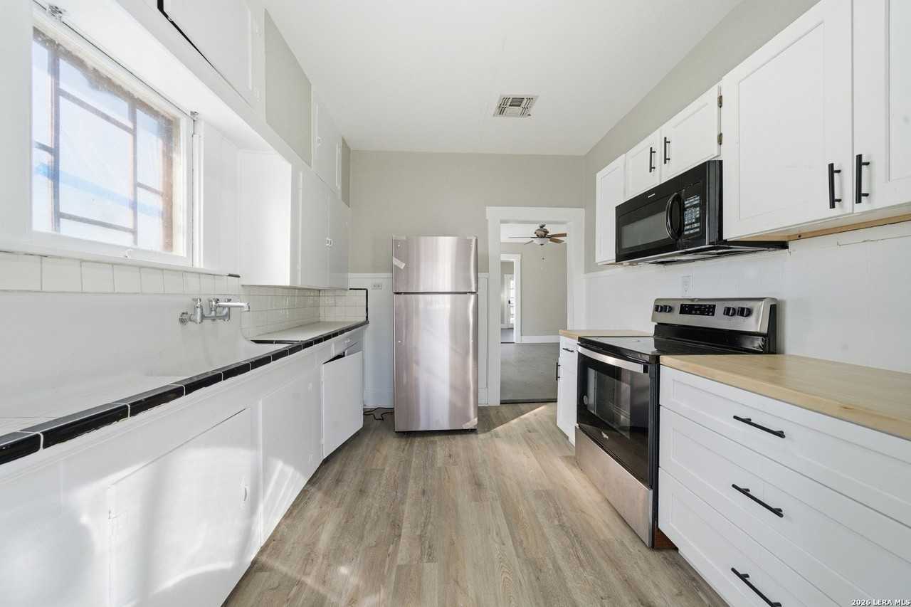 122 Biering Ave #2 - Photo 6 of 8
