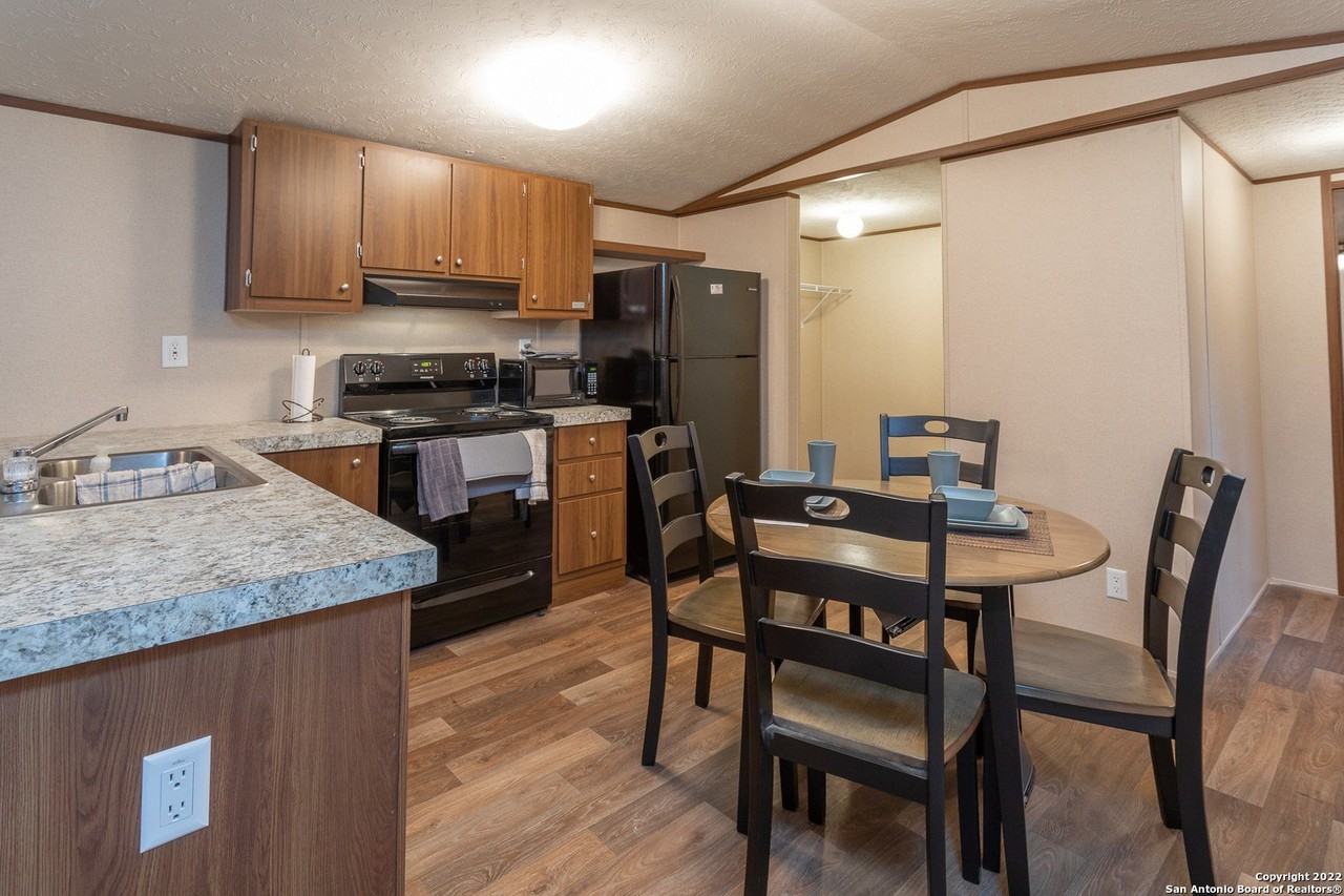 2204 Avenue K - Photo 2 of 10