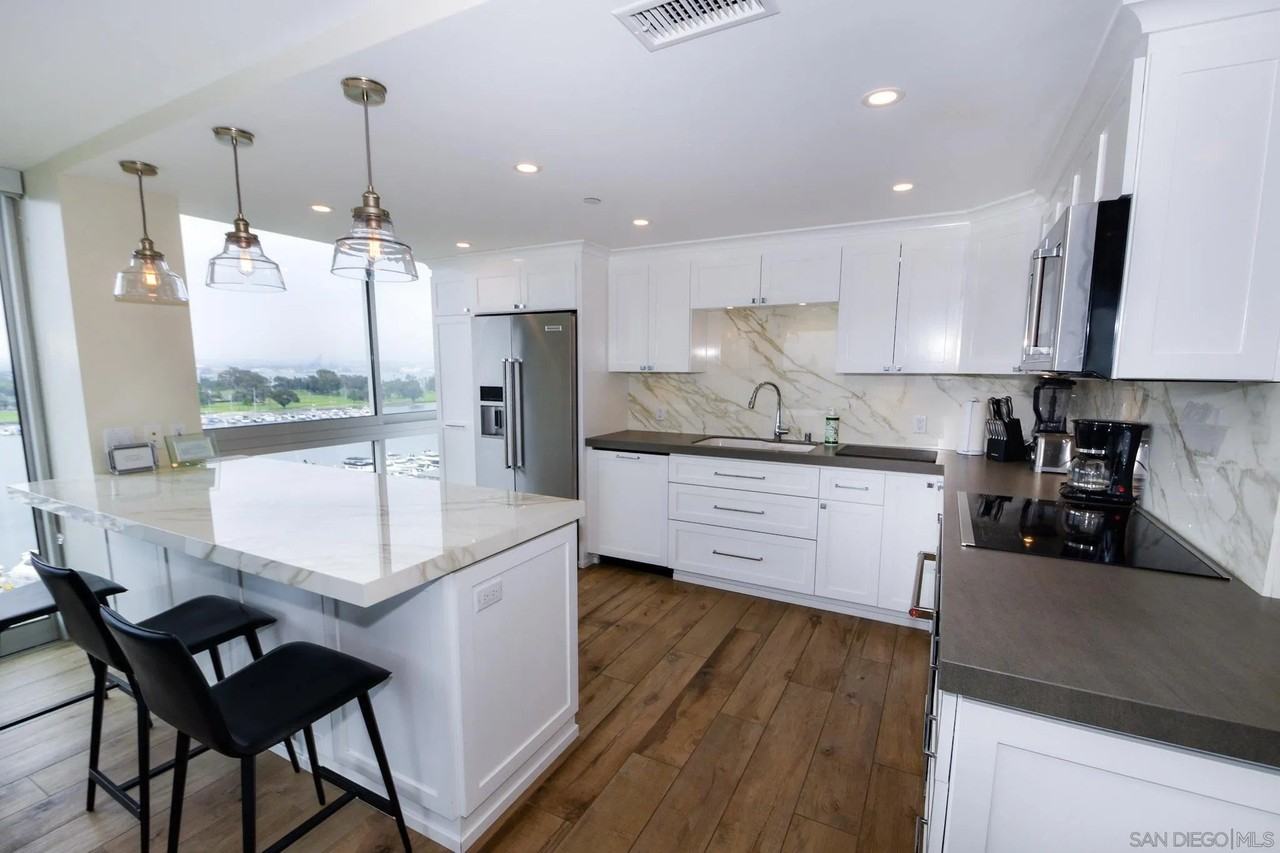 1710 Avenida Del Mundo #1008 - Photo 5 of 23