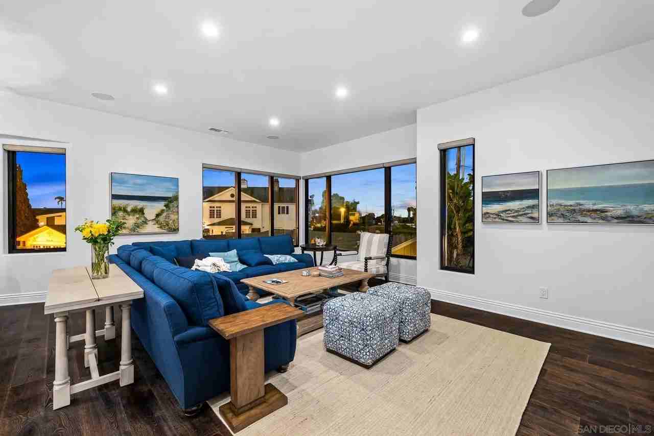 1070 Coronado Ave - Photo 5 of 50