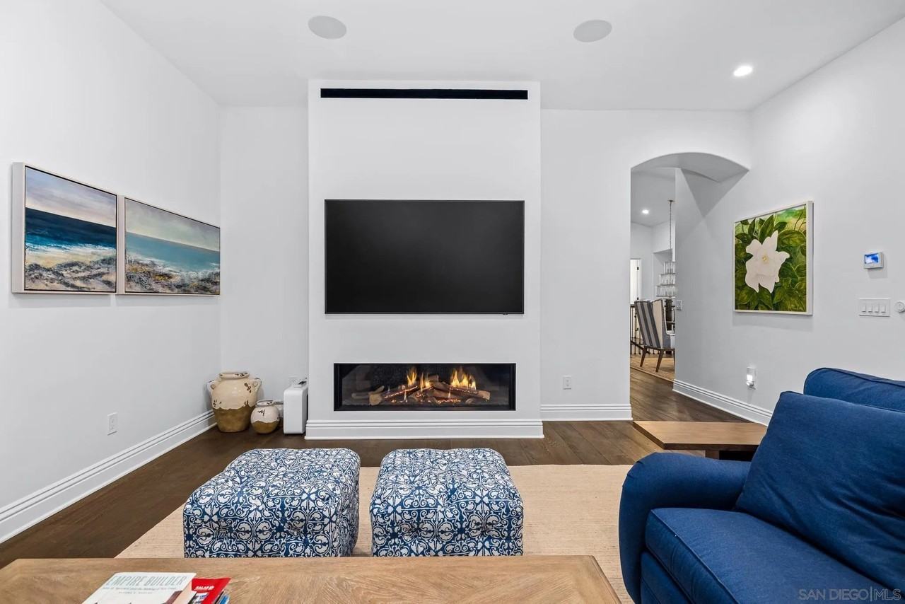 1070 Coronado Ave - Photo 6 of 50