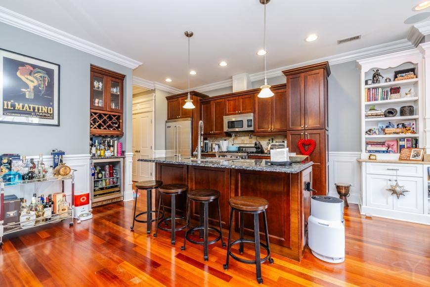 2540 W Diversey Ave - Photo 2 of 10
