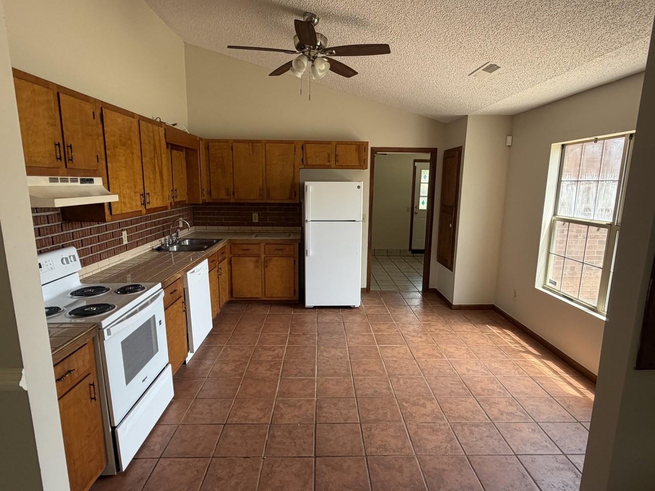 5830 Lost Creek Dr - Photo 4 of 17