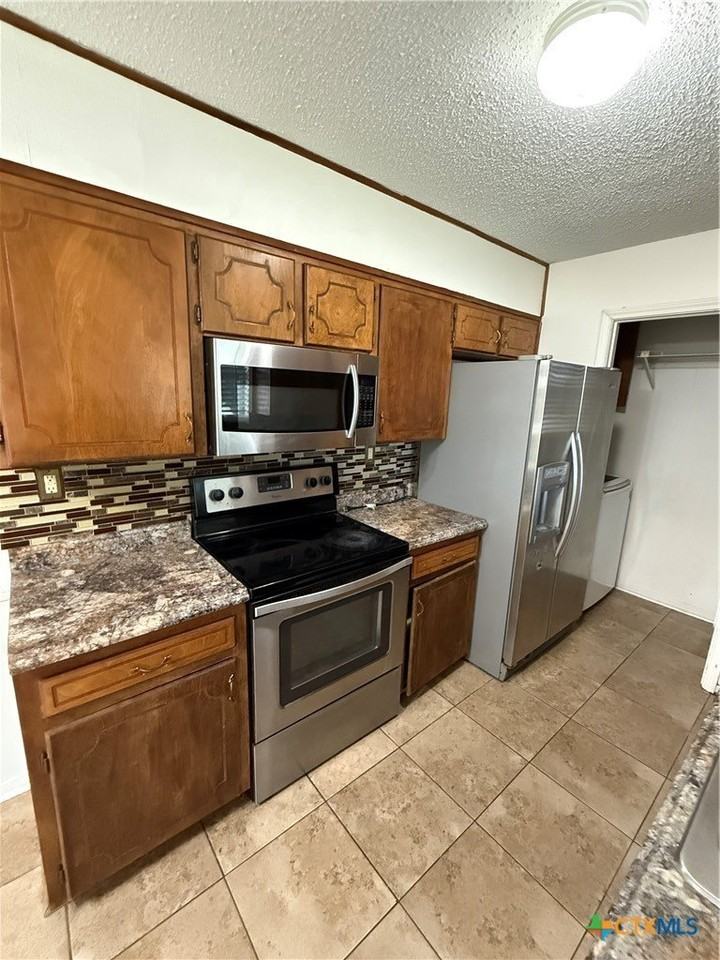 2401 Ridglea Ct - Photo 4 of 13