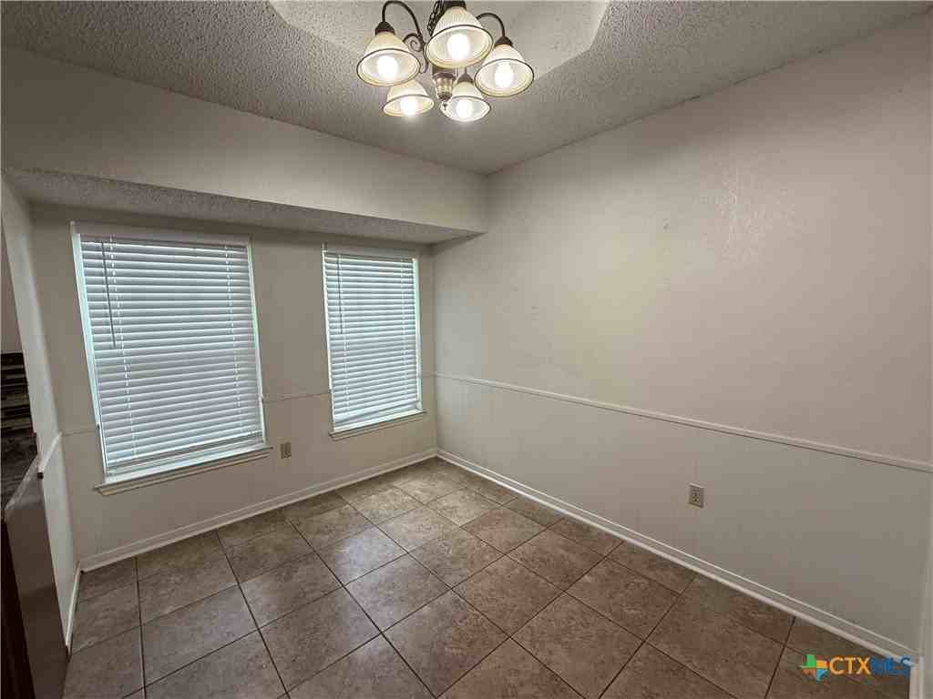 2401 Ridglea Ct - Photo 6 of 13