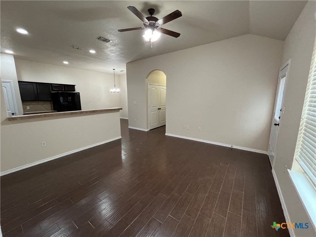 685 Creekside Cir - Photo 4 of 18
