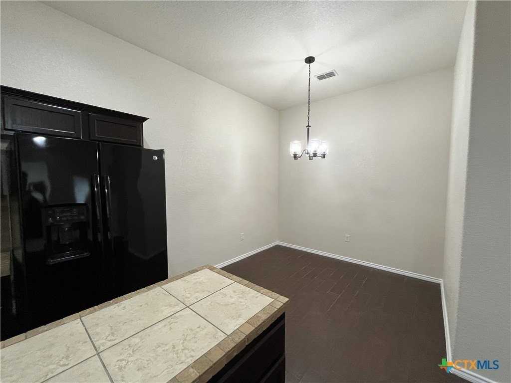685 Creekside Cir - Photo 7 of 18