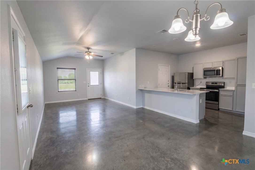300 Lowes Blvd #B - Photo 5 of 19