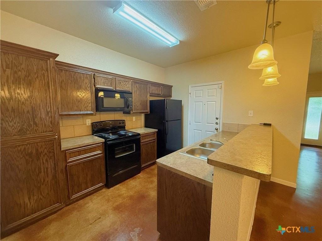 941 Pinewood Dr #A - Photo 4 of 16