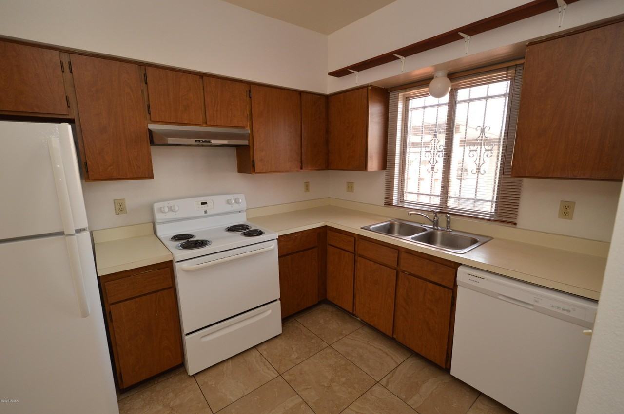 731 S Pantano Pkwy - Photo 3 of 13