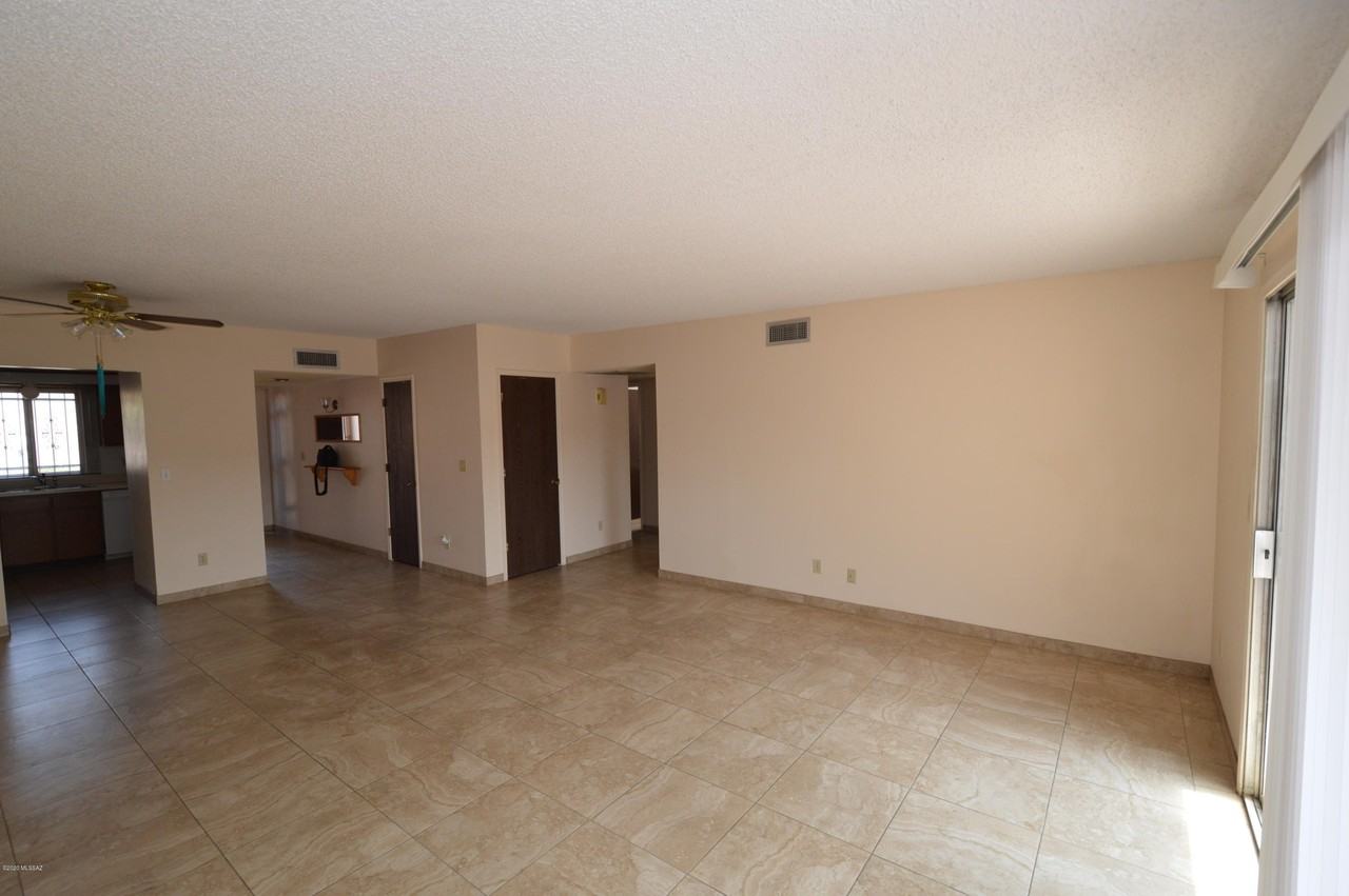 731 S Pantano Pkwy - Photo 4 of 13