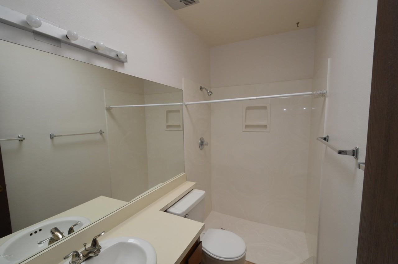 731 S Pantano Pkwy - Photo 6 of 13