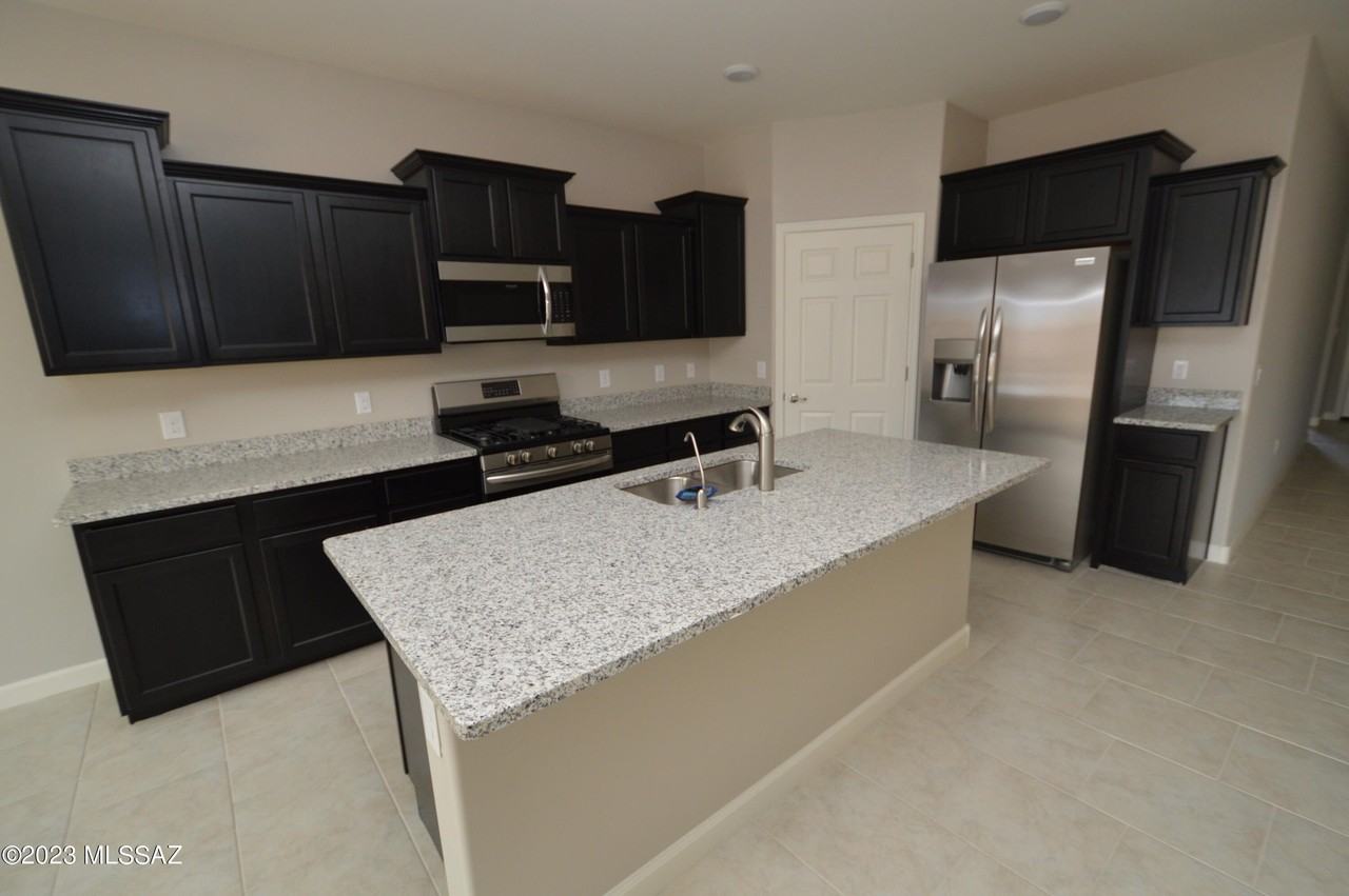12175 E Metz Dr - Photo 3 of 16