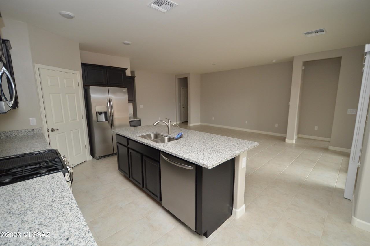 12175 E Metz Dr - Photo 4 of 16