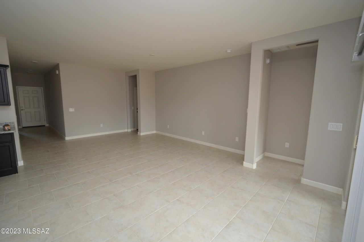 12175 E Metz Dr - Photo 6 of 16