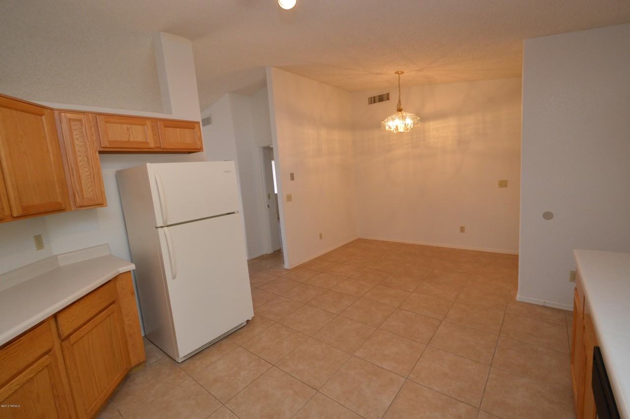 7930 S Danforth Ave - Photo 4 of 11