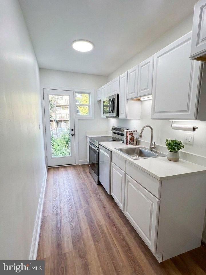 1837 Corcoran St Ne - Photo 2 of 13