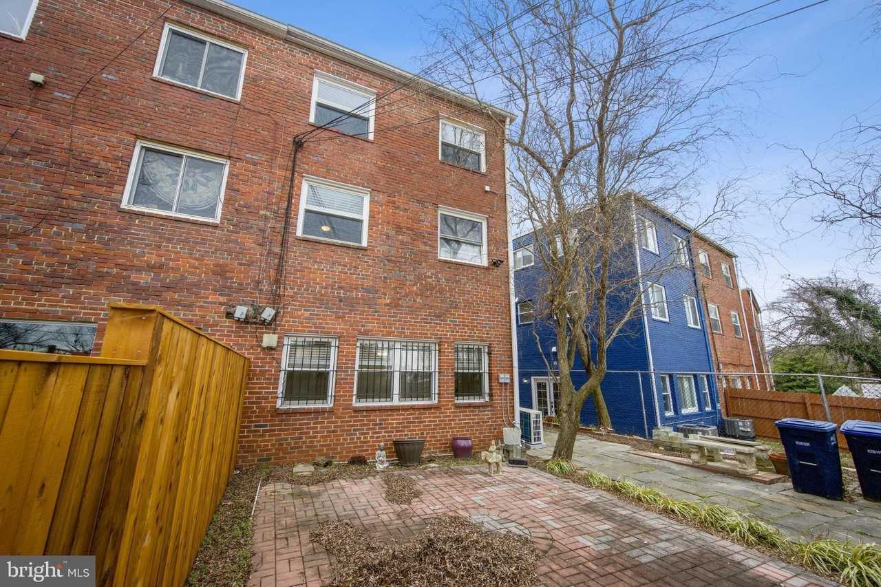 224 Webster St Ne #A - Photo 2 of 18