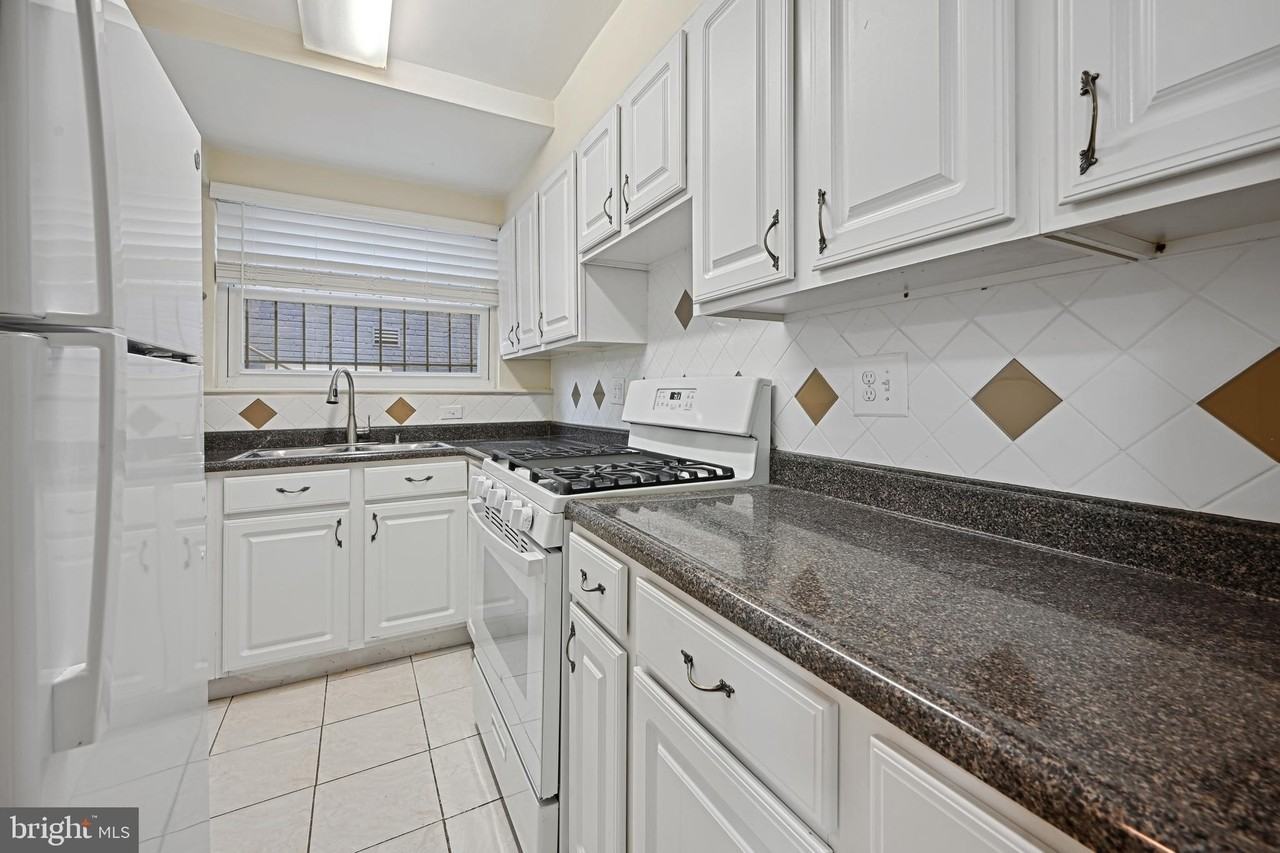 224 Webster St Ne #A - Photo 6 of 18