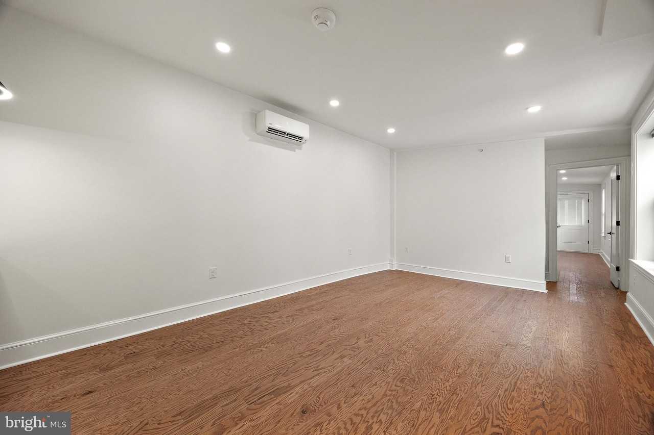839 N Tatnall St #302 - Photo 3 of 9
